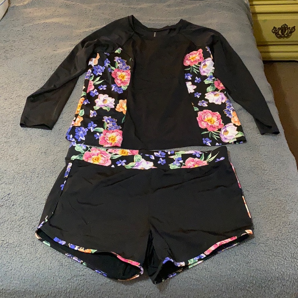 Torrid two piece rash guard set